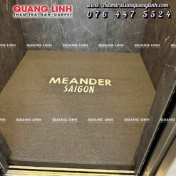 Thảm lót thang máy nhựa rối logo QL850