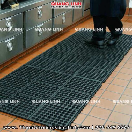 Thảm cao su chống trượt cho nhà bếp khu sản xuất QL90
