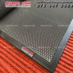 Cố định thảm chống trượt bằng ốc qua phần viền cao su